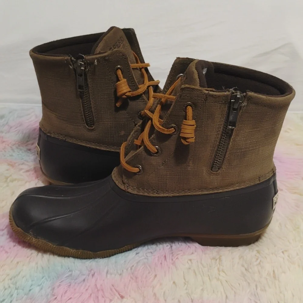 (X-102) SALE! Sperry Saltwater Duck Boots Sz.8 Hardly Worn